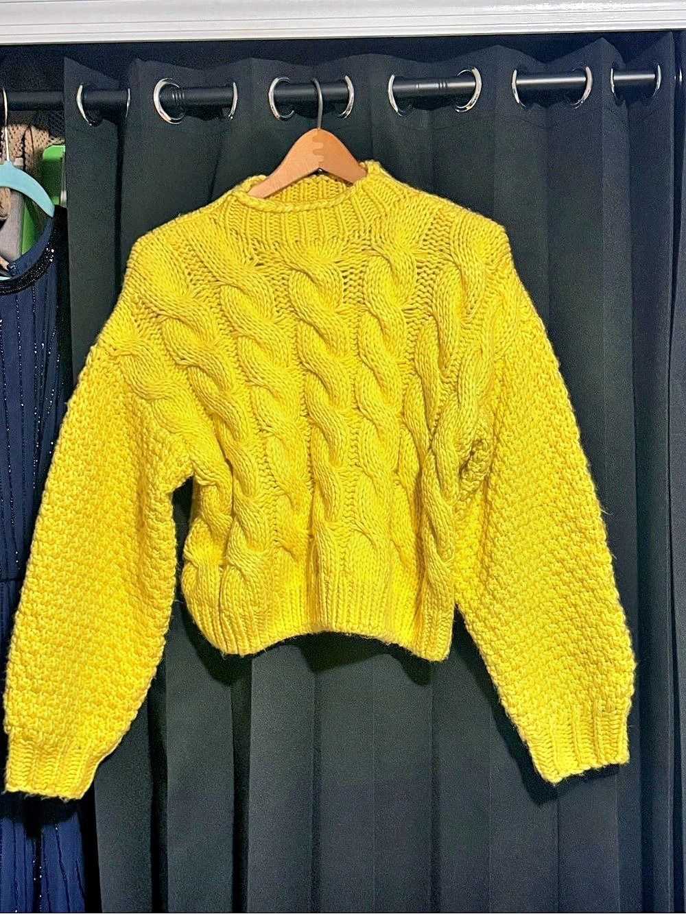 ZARA Yellow Chunky Cable Knit Cropped Sweater Size Smal